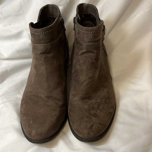 Unisa women’s booties zip up size 9W - Picture 5 of 7